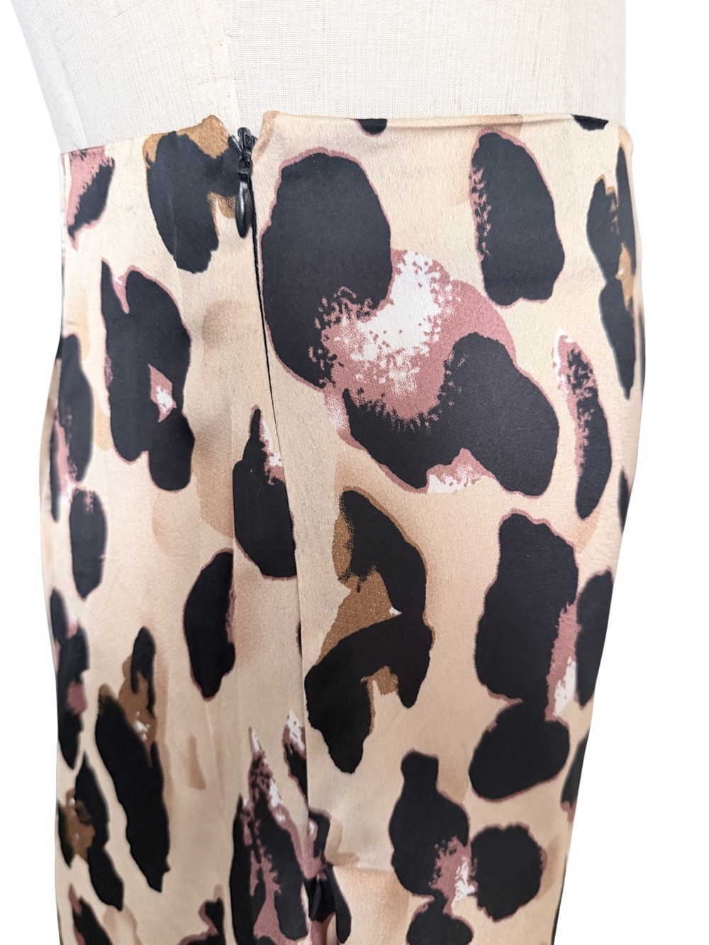 NWT PrettyLittleThing Leopard Animal Print Satin Asymmetrical Skirt 8 - Picture 4 of 6